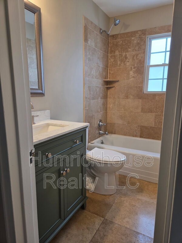 Building Photo - 324 Wakefield Dr