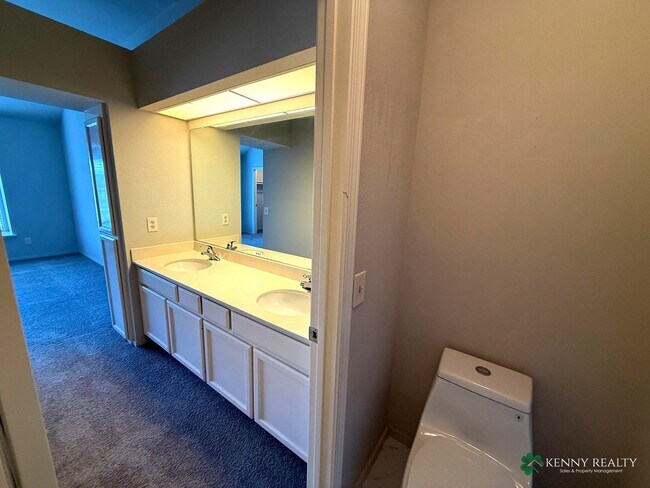 Building Photo - Remodeled 2-Bedroom Home with City Views in Daly City