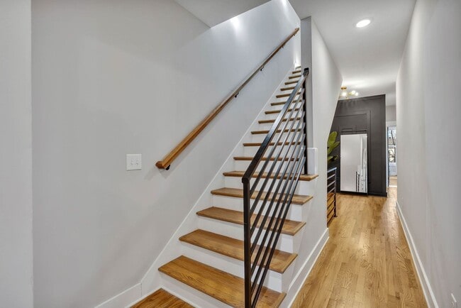 Building Photo - Gorgeous FULLY FURNISHED Home Just Off Charlotte Ave.