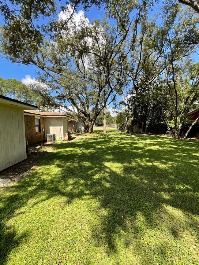 Building Photo - 10844 US-98