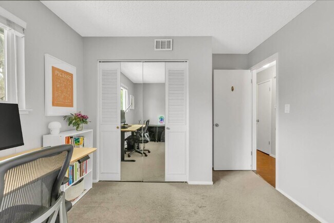 Building Photo - Two bedroom unit in North Davis
