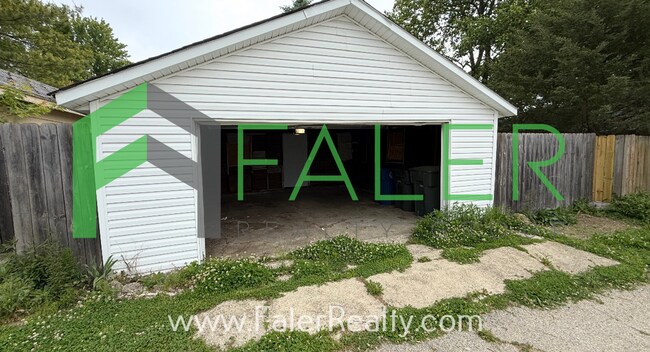 Building Photo - Adorable 2-Bedroom Bungalow