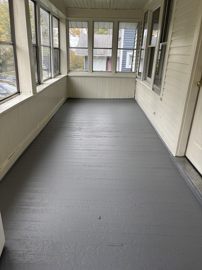 Building Photo - 231 Dickinson St SW