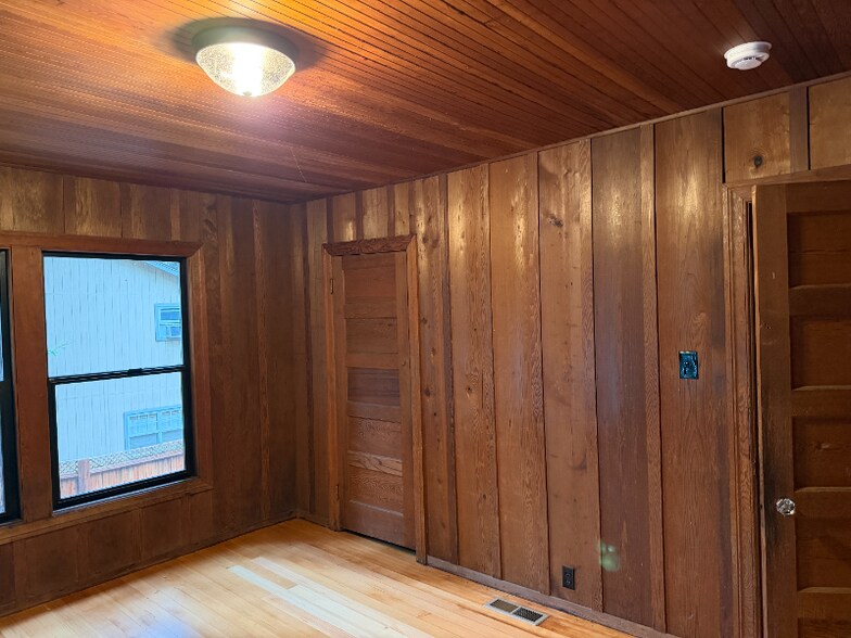 Building Photo - 19479 Hidden Valley Rd