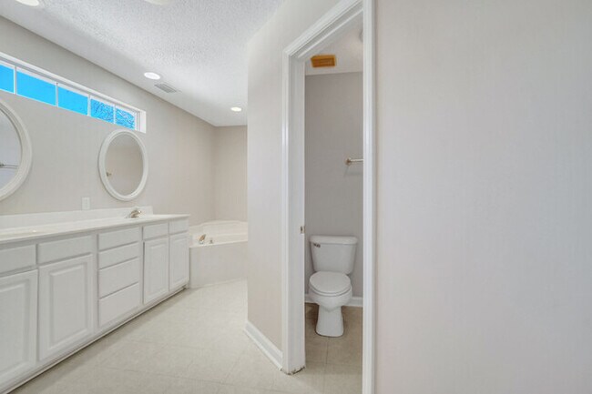 Building Photo - 125 Hopeland Dr