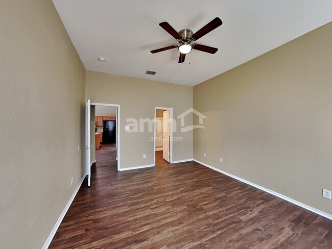 Building Photo - 10437 Manhassett Dr