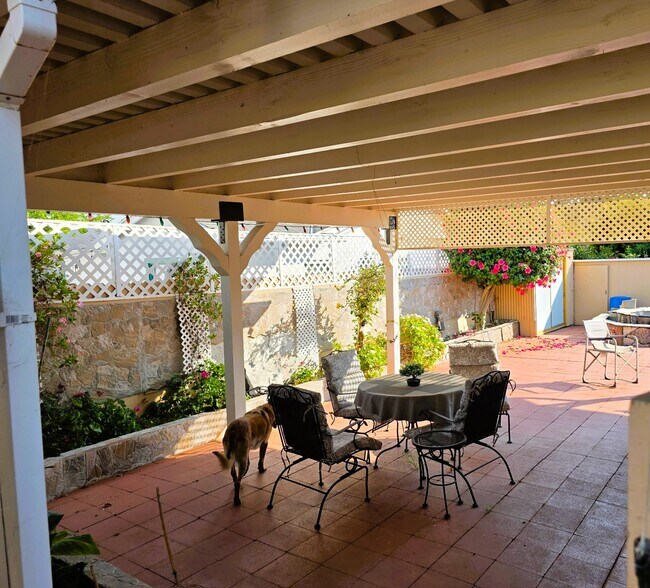 Building Photo - 2493 Los Feliz Dr