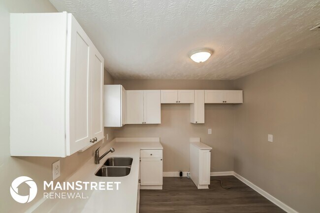 Building Photo - 5885 S Quail Dr