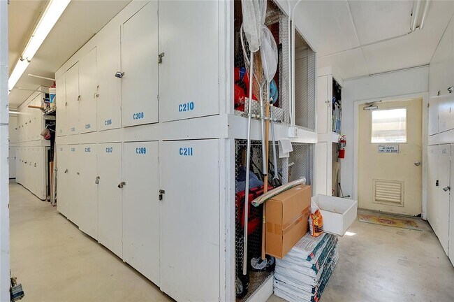 Building Photo - 3806 Gulf of Mexico Dr