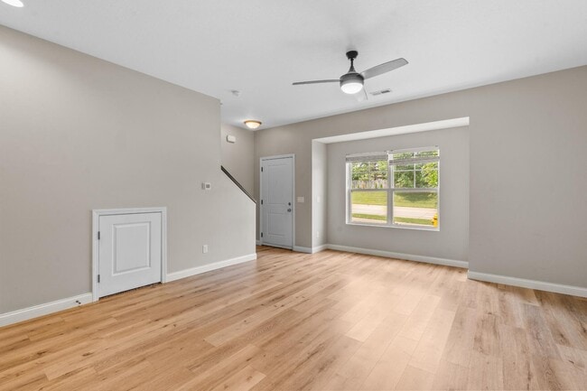 Building Photo - 5005 Devils Glen Rd
