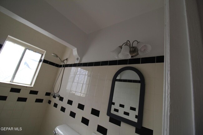 Building Photo - 3200 Richmond Ave