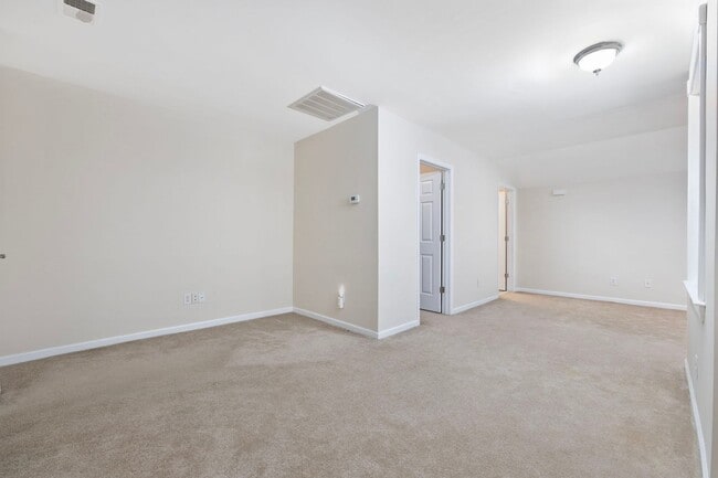 Building Photo - Coastal Living in a Quiet Community