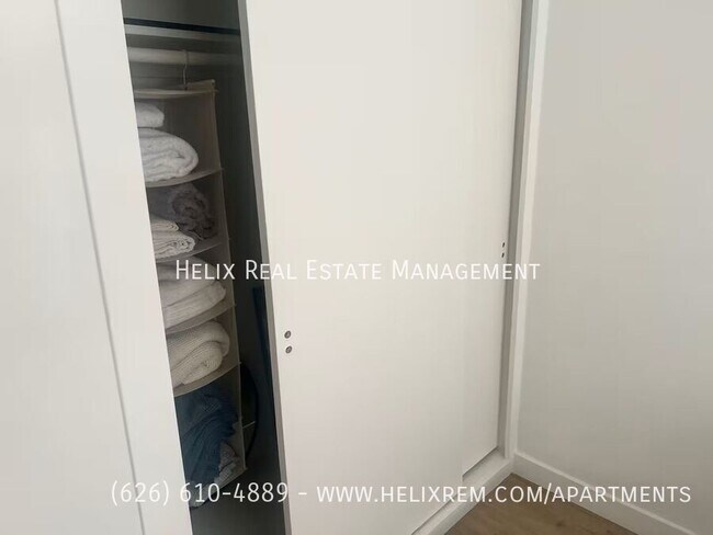 Building Photo - 523 E Live Oak Ave