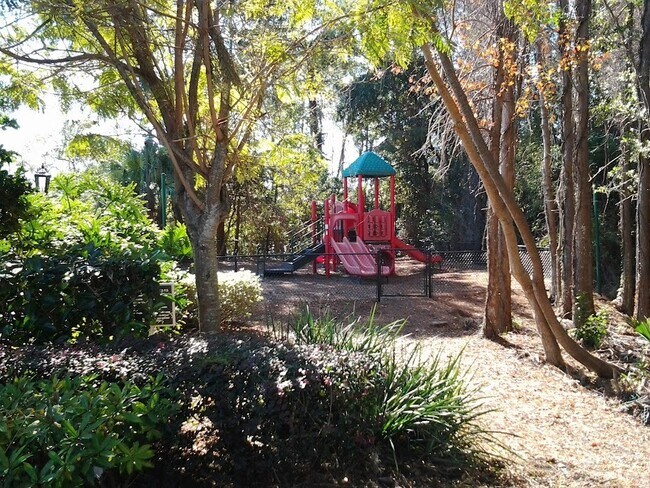 Building Photo - Beautiful Remodeled 2/1 Condo x Rent @ Villa Medici close to Theme Parks!