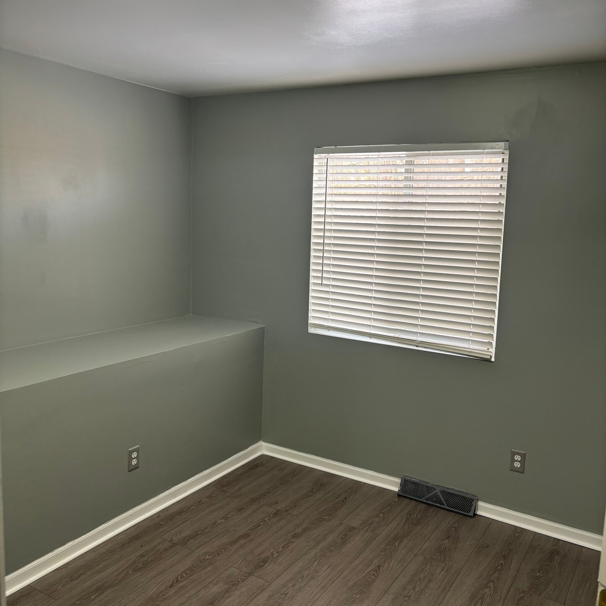 Building Photo - 1023 44th St