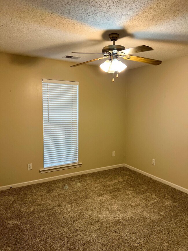 Building Photo - 9837 Oldham Dr