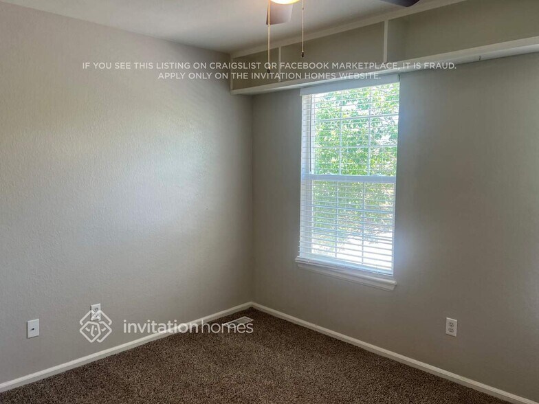 Building Photo - 3289 Blue Grass Cir