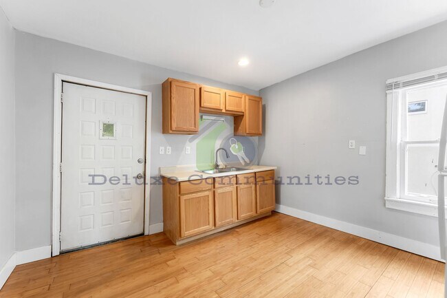 Building Photo - 346-346 Diamond Ave SE