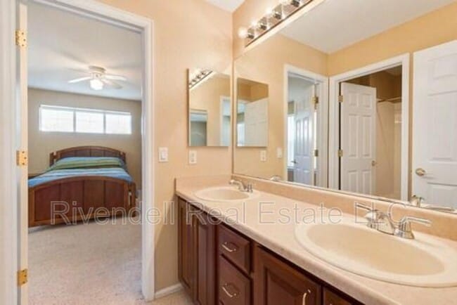 Building Photo - 1942 Rose Petal Ct