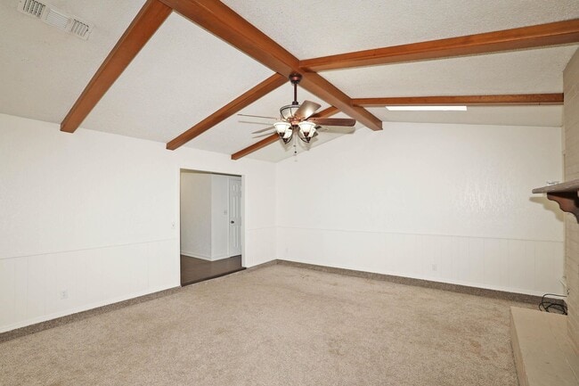 Building Photo - Beautiful 4 bedroom rental in Puckett West!