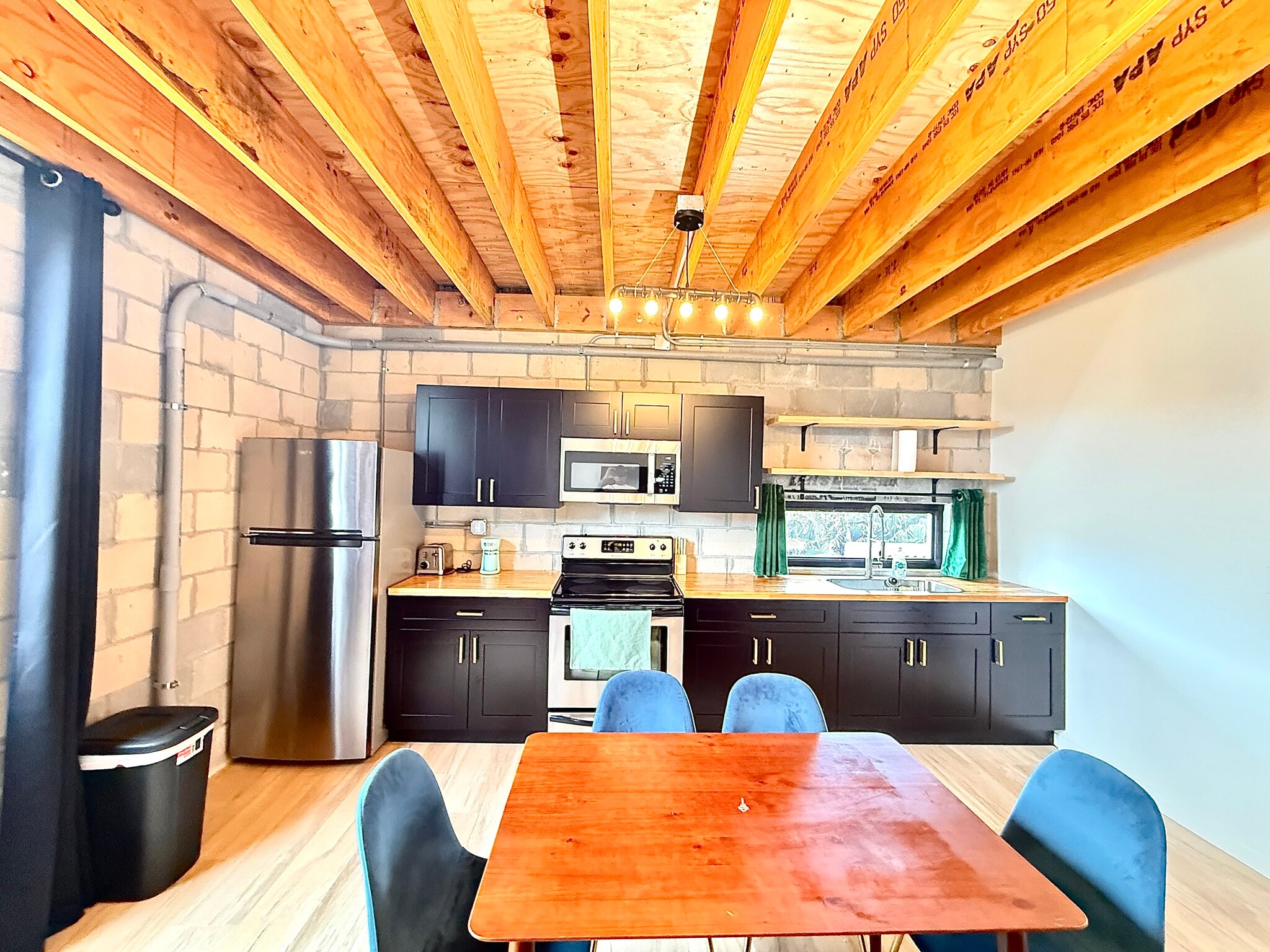 Building Photo - 1335 Churchill Rd