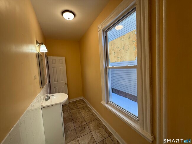 Building Photo - 10 Gilbert Ave