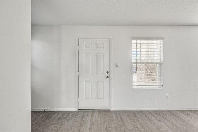 Building Photo - 367 Keefer