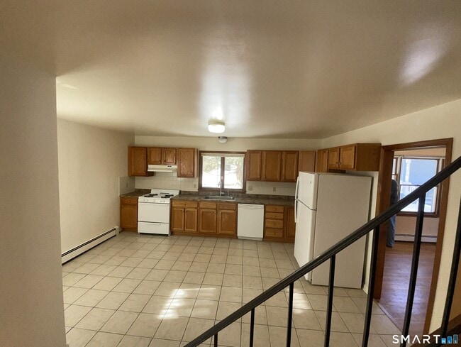 Building Photo - 20 Spring Hill Ave