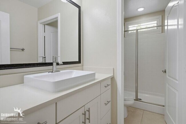 Building Photo - Beautifully Appointed 5Bdm 4Ba Home Located in San Marcos!