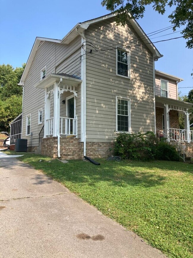 Building Photo - $500 off this Cute Townhome.  Move in by 08/15/2026