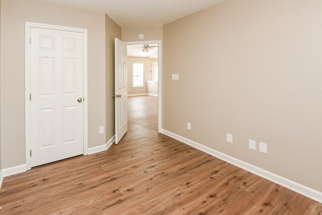 Building Photo - 8905 Bambi Ct