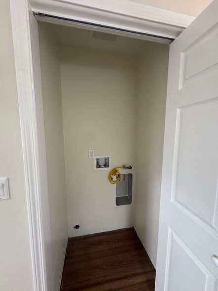 Building Photo - 903 Regal Canyon Dr