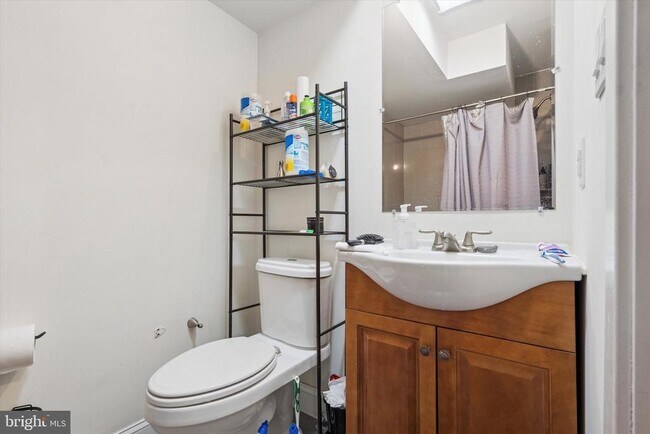 Building Photo - 1946 Titan St