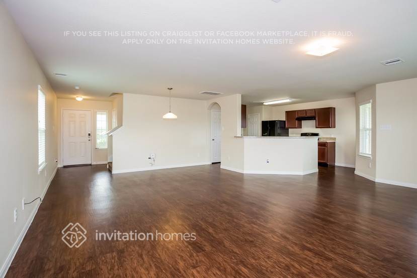 Building Photo - 11407 La Perla Dr
