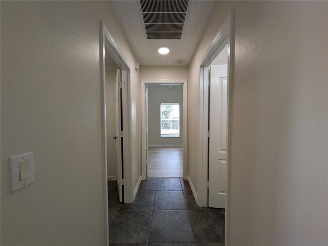 Building Photo - 9869 Heron Pointe Dr