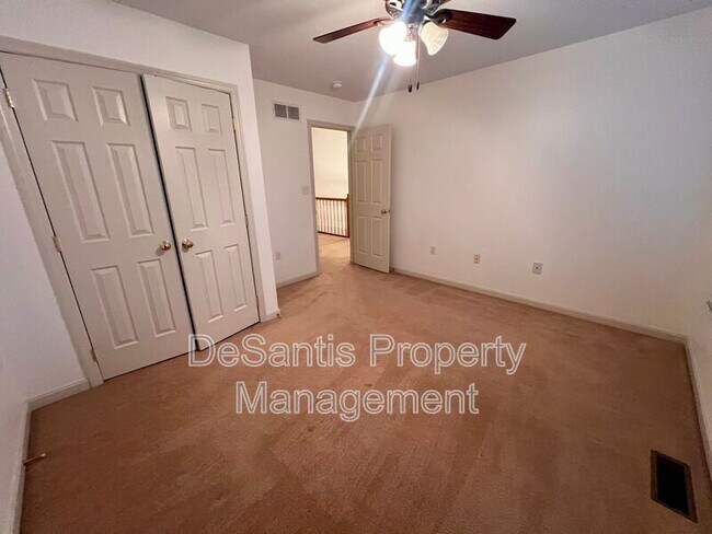 Building Photo - 945 Montclair Dr