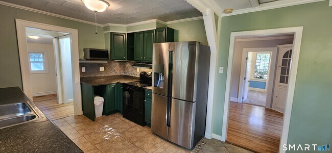 Building Photo - 1555 Byam Rd