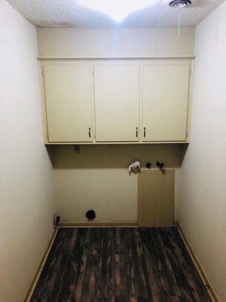 Laundry - 9 NW 59th St