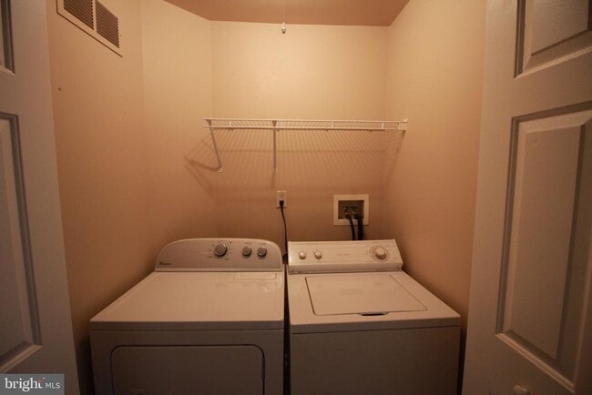 Building Photo - 2507 Saxony Dr