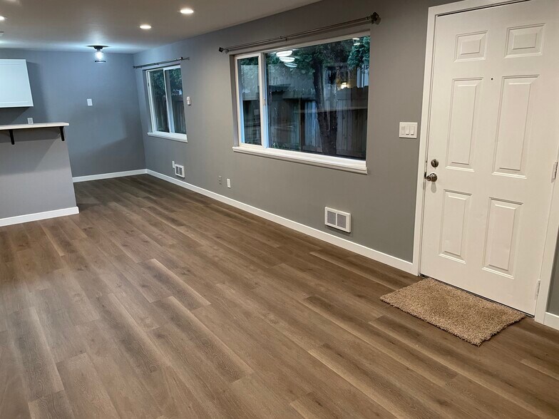 Building Photo - 10334 NE 189th St