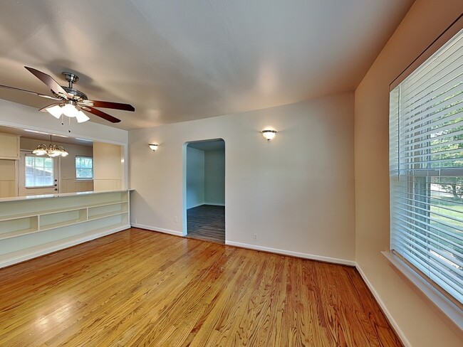 Building Photo - 1002 Noble Ave