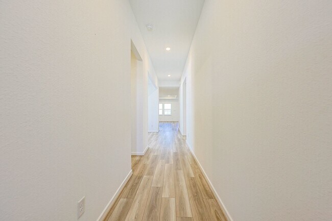 Building Photo - 21510 Banpo Bend Dr