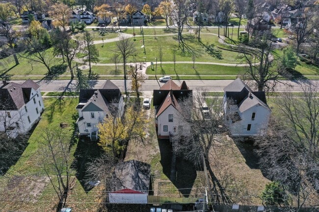 Building Photo - 1097 E Merchant St
