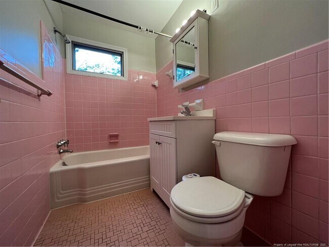 Building Photo - 2621 Bennington Rd