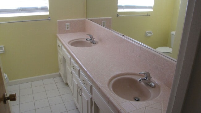 Building Photo - NOR 3 bedroom 2 bath