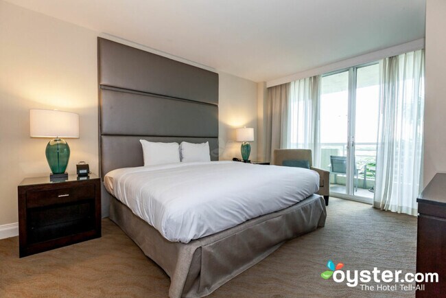 Room - 2670 E Sunrise Blvd