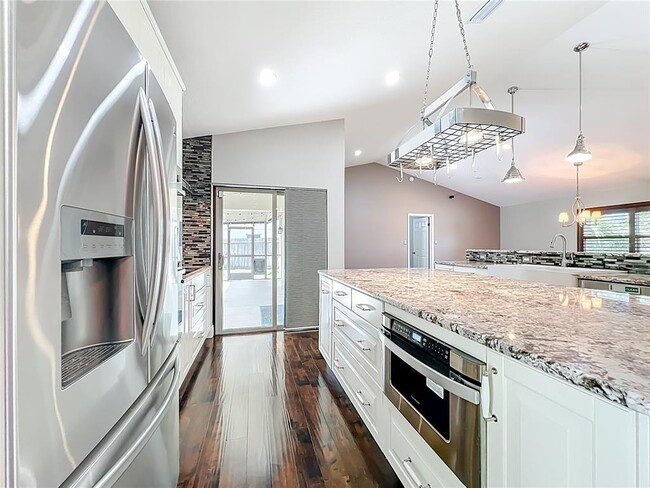 Building Photo - 9134 Sabal Palm Cir