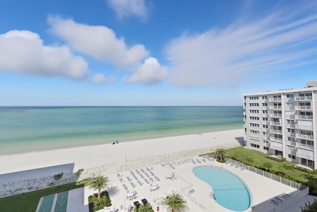 Building Photo - Naples Continental - Condo on the beach!!