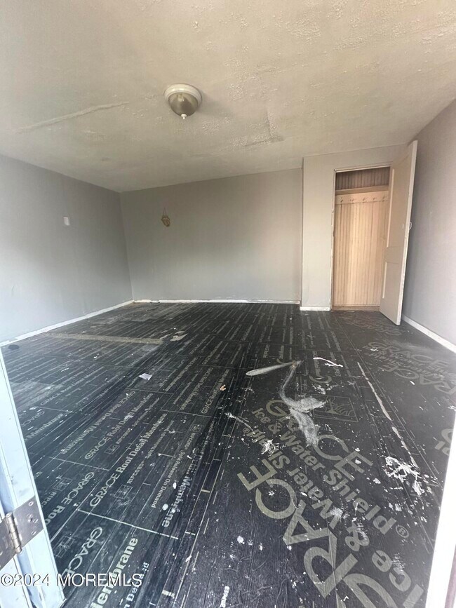 Building Photo - 56 Steiner Ave