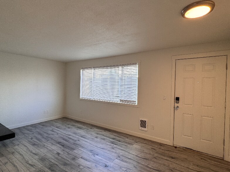 Building Photo - 13731 32nd Ave NE